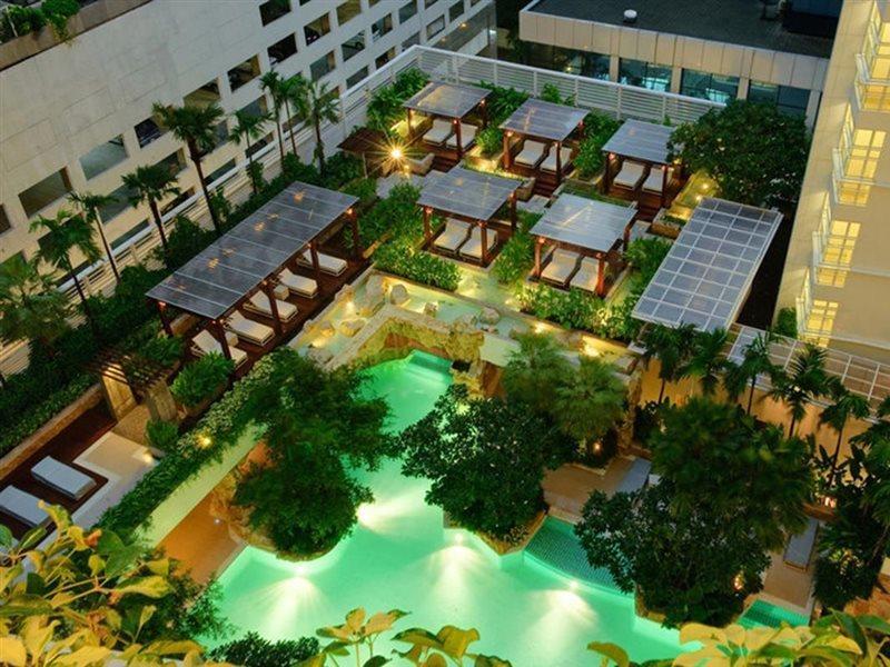 Dusit Suites Hotel Ratchadamri, בנגקוק מראה חיצוני תמונה The interior courtyard of the hotel